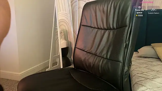 viviann evans online show from April 2026 01:02:02 AM