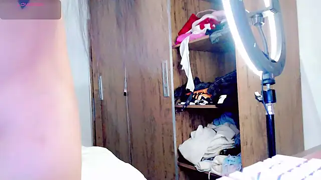 isahot22 online show from April 2026 12:01:02 PM