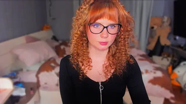 Snapshot of KlementinaBbG chatting on November 2025 08:19:01 PM KlementinaBbG online show from November 2025 08:19:01 PM