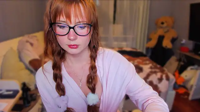 Snapshot of KlementinaBbG chatting on September 2025 08:19:01 PM KlementinaBbG online show from September 2025 08:19:01 PM