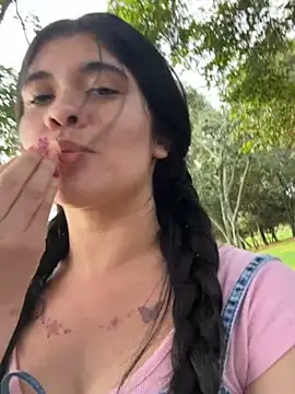 ambar-adaams online show from June 2026 10:36:01 PM