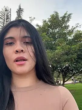 ambar-adaams online show from May 2026 10:28:01 PM