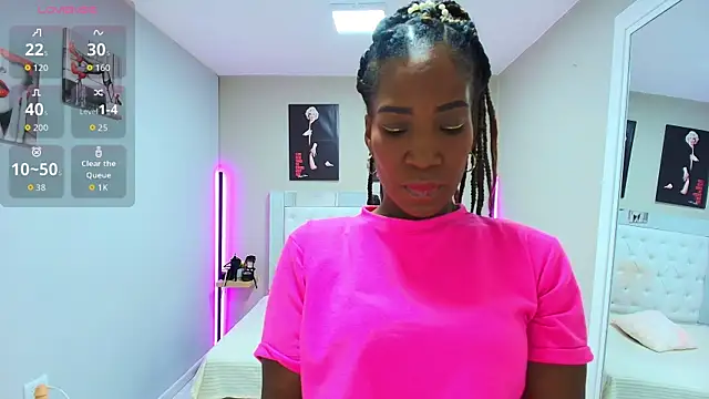 kimmturner online show from November 2025 12:38:02 PM