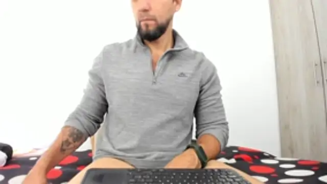 Snapshot of JULESLAKES chatting on December 2025 01:02:02 PM JULESLAKES online show from December 2025 01:02:02 PM