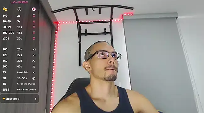 russthiago online show from February 2025 03:00:01 PM