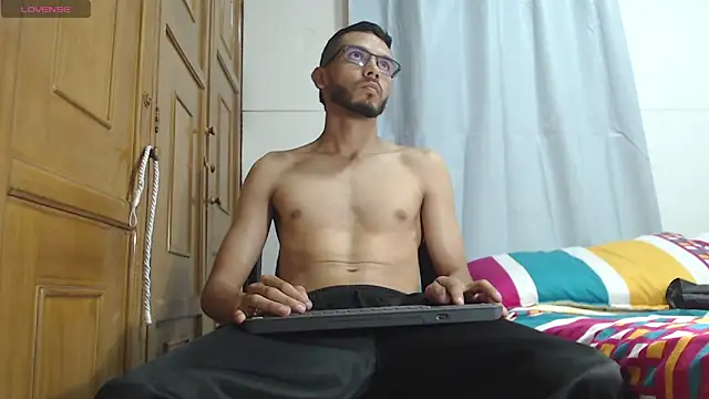 Snapshot of russthiago chatting on May 2026 02:10:01 PM russthiago online show from May 2026 02:10:01 PM