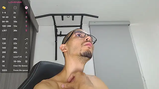 russthiago online show from February 2025 02:02:01 PM