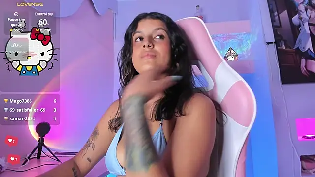 Snapshot of KristinWall chatting on February 2025 11:41:02 PM KristinWall online show from February 2025 11:41:02 PM