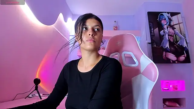 Snapshot of KristinWall chatting on March 2025 08:31:02 PM KristinWall online show from March 2025 08:31:02 PM