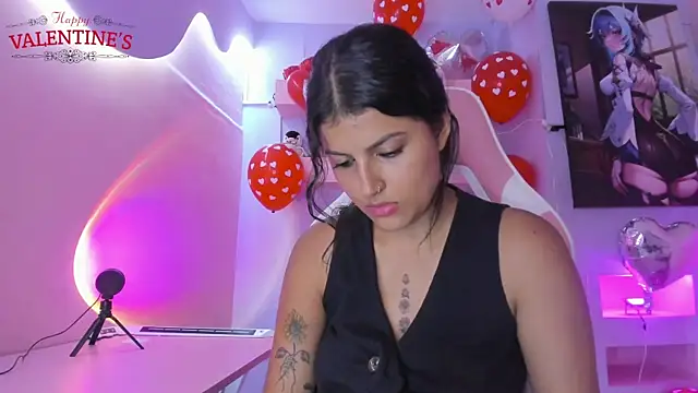 Snapshot of KristinWall chatting on February 2025 08:05:01 PM KristinWall online show from February 2025 08:05:01 PM