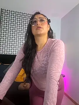 Snapshot of Amber_gold_ chatting on April 2026 04:24:02 AM Amber gold online show from April 2026 04:24:02 AM