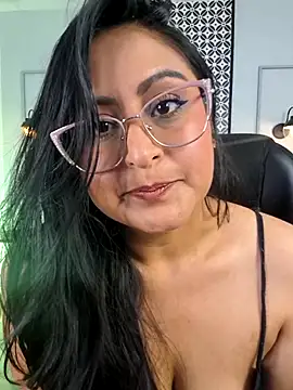 Snapshot of Amber_gold_ chatting on May 2026 03:44:01 AM Amber gold online show from May 2026 03:44:01 AM