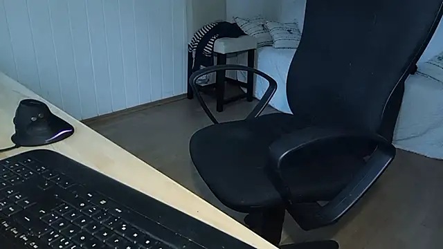 Snapshot of Rainfish chatting on October 2025 06:06:01 AM Rainfish online show from October 2025 06:06:01 AM