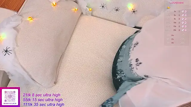 Snapshot of __KawaiiYuki__ chatting on October 2025 07:09:02 AM   KawaiiYuki   online show from October 2025 07:09:02 AM