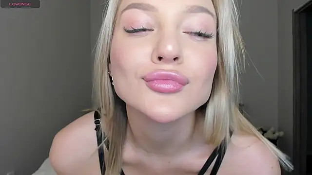 Snapshot of sarahphyllis chatting on November 2025 07:58:01 PM sarahphyllis online show from November 2025 07:58:01 PM