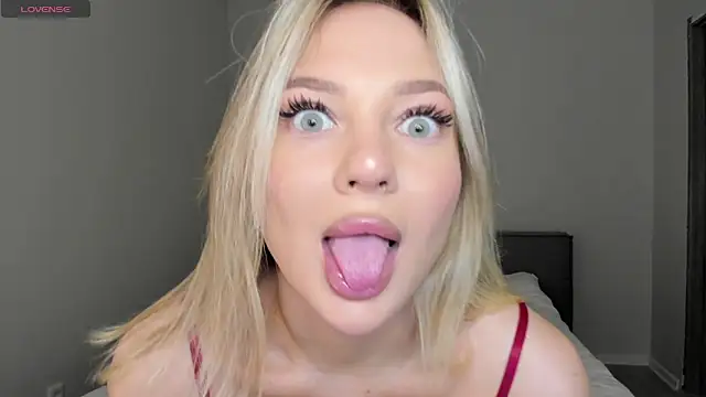 Snapshot of sarahphyllis chatting on November 2025 08:57:01 PM sarahphyllis online show from November 2025 08:57:01 PM