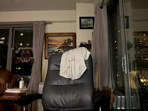 Snapshot of ThickDick_Daddy chatting on October 2025 12:01:01 AM ThickDick Daddy online show from October 2025 12:01:01 AM