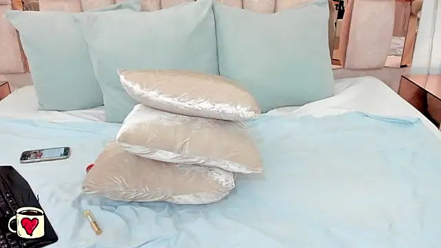 charis hill online show from November 2025 02:00:02 AM