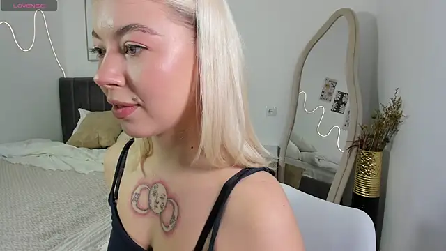 SimonaGerry online show from October 2025 04:44:02 AM