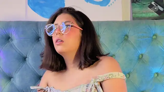 Paola Lyon  online show from January 2026 07:07:02 PM