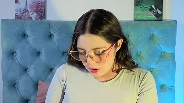 Paola Lyon  online show from September 2025 06:58:02 PM