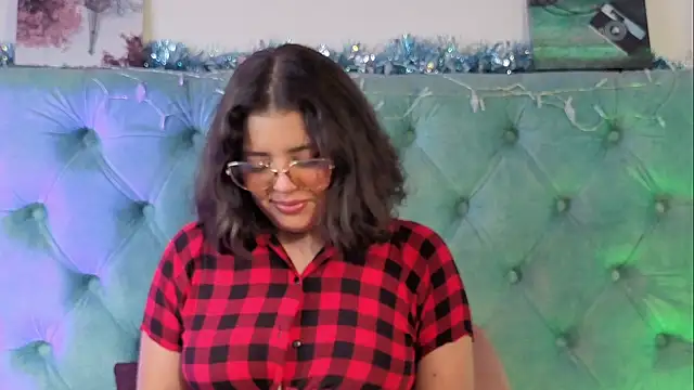 Paola Lyon  online show from December 2025 12:22:02 PM