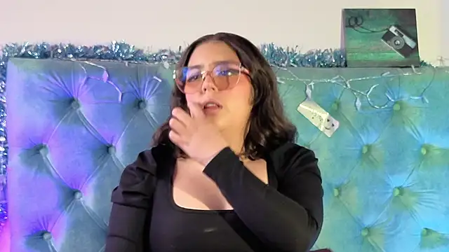 Paola Lyon  online show from January 2026 06:34:01 PM