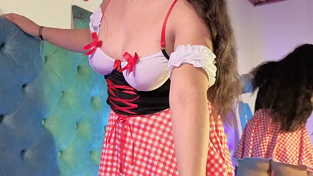 Paola Lyon  online show from October 2025 08:00:01 AM