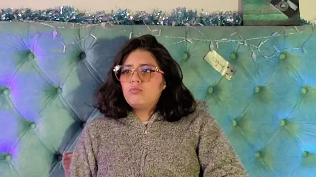 Paola Lyon  online show from January 2026 07:04:01 AM