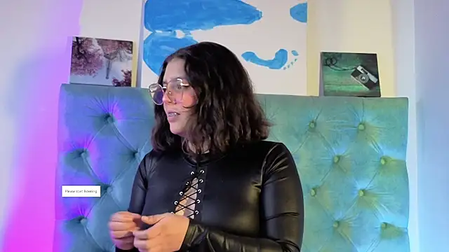 Paola Lyon  online show from January 2026 06:44:02 PM