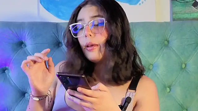 Paola Lyon  online show from April 2026 06:13:02 PM