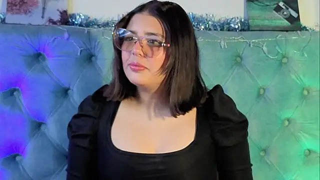 Paola Lyon  online show from December 2025 06:12:01 PM