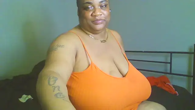 Snapshot of NaughtyHottieBBW chatting on June 2026 04:21:02 AM NaughtyHottieBBW online show from June 2026 04:21:02 AM