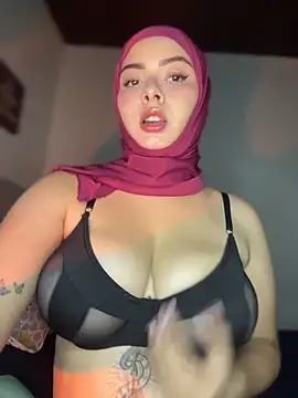 Snapshot of aneesa_darzi chatting on May 2026 11:04:02 PM aneesa darzi online show from May 2026 11:04:02 PM