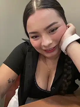 Snapshot of aneesa_darzi chatting on February 2025 10:09:01 PM aneesa darzi online show from February 2025 10:09:01 PM