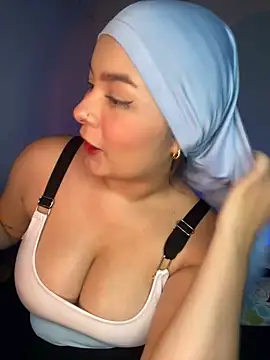 Snapshot of aneesa_darzi chatting on December 2024 12:57:02 AM aneesa darzi online show from December 2024 12:57:02 AM