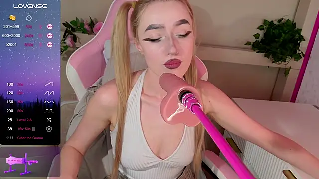 LeonaEviann online show from April 2026 01:32:02 AM