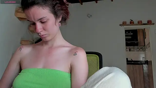 Snapshot of Rainbow_leia chatting on September 2025 07:14:01 PM Rainbow leia online show from September 2025 07:14:01 PM