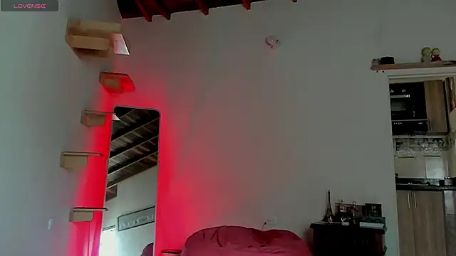 Rainbow leia online show from April 2026 07:09:01 PM