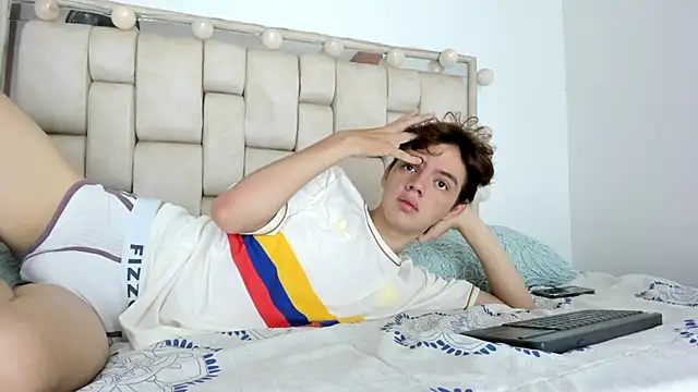 daniel hot03 online show from October 2025 01:34:01 PM