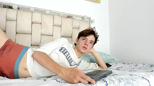 daniel hot03 online show from October 2025 01:34:02 PM