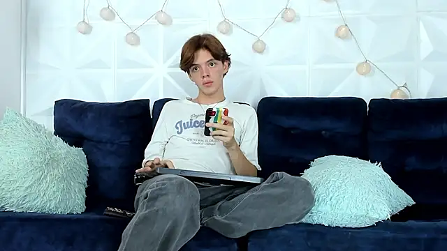 daniel hot03 online show from March 2025 09:35:01 PM