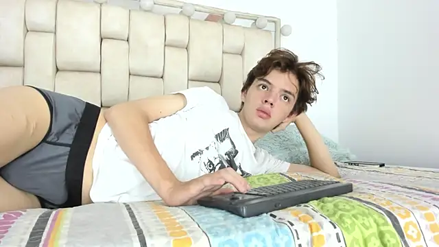 daniel hot03 online show from November 2025 01:44:01 PM