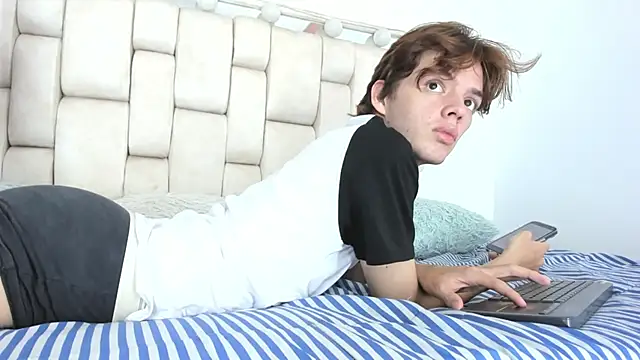 daniel hot03 online show from December 2025 01:39:01 PM