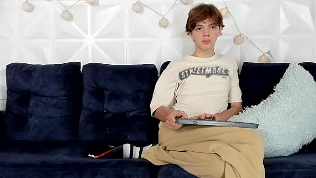 daniel hot03 online show from March 2025 09:06:02 PM