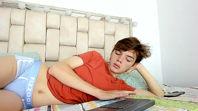 daniel hot03 online show from November 2025 01:37:01 PM