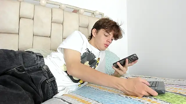 daniel hot03 online show from October 2025 01:34:01 PM