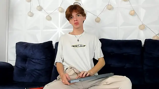 daniel hot03 online show from February 2025 01:49:02 PM