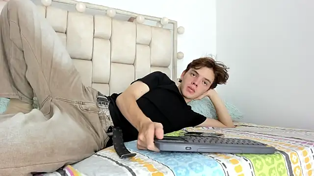 daniel hot03 online show from October 2025 05:34:02 PM