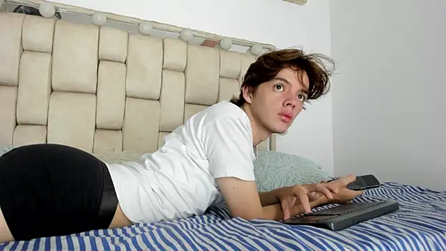 Snapshot of daniel_hot03 chatting on December 2025 01:22:02 PM daniel hot03 online show from December 2025 01:22:02 PM